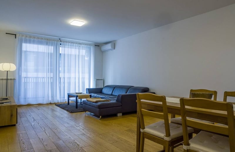 Langzeitmiete einer modernen 3-Zimmer-Wohnung, 72 m², Stadtteil Voždovac, Belgrad, Serbien